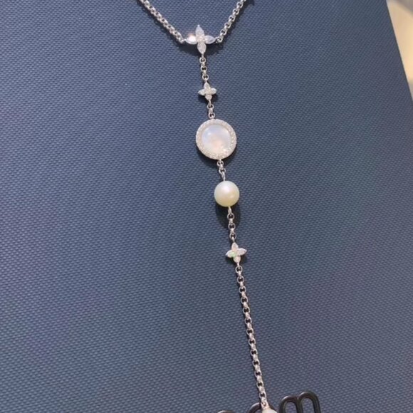 apm MONACO Mother-of-Pearl Necklace - Picture 2 of 7